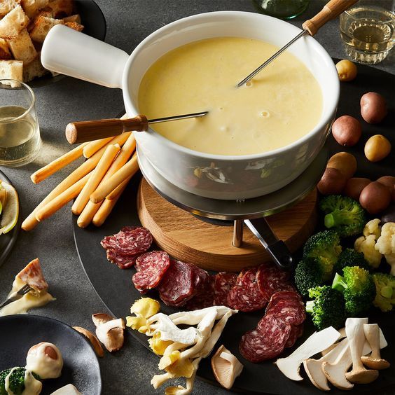 Fondue Swiss: Ultimate Cheese Experience